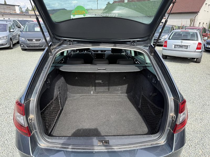 Škoda Octavia 1.6 TDI DSG STYLE - fotka 12 z 13