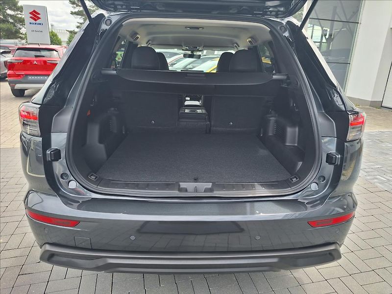 Mitsubishi Outlander (2026) 2,4 L 4x4  PHEV INVITE - fotka 12 z 16