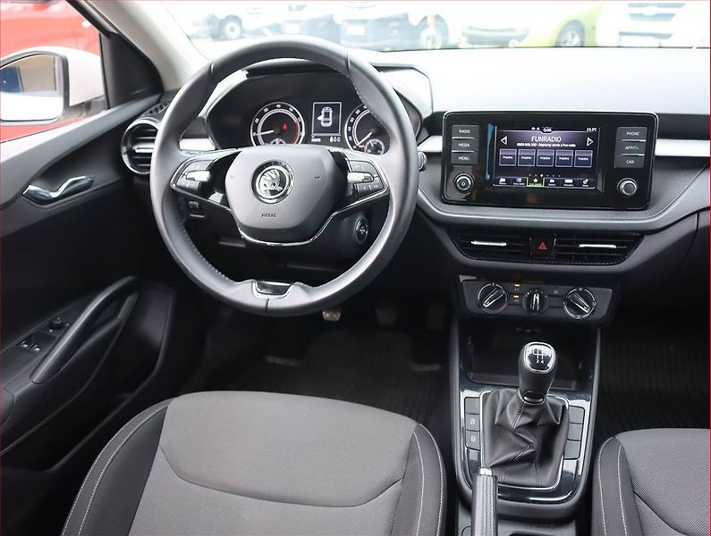 Škoda Fabia (2023) 1.0 TSI, Tempomat - fotka 7 z 17
