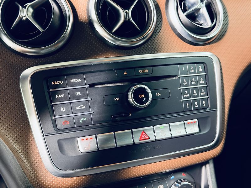 Mercedes-Benz Třídy A (2016) 180D*KAMERA*KEYLESS - fotka 26 z 39