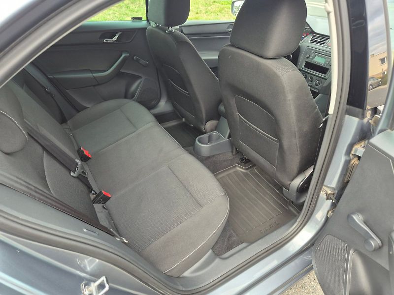 Škoda Rapid (2013) Ambition 1.6 TDI 77 kW 5°manuá - fotka 19 z 27