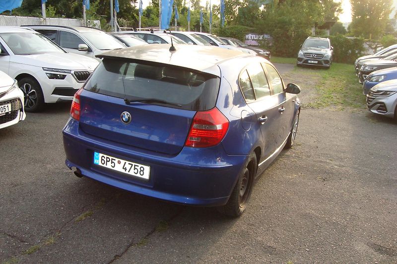 BMW Řada 1 (2007) 2.0 118i - fotka 7 z 56