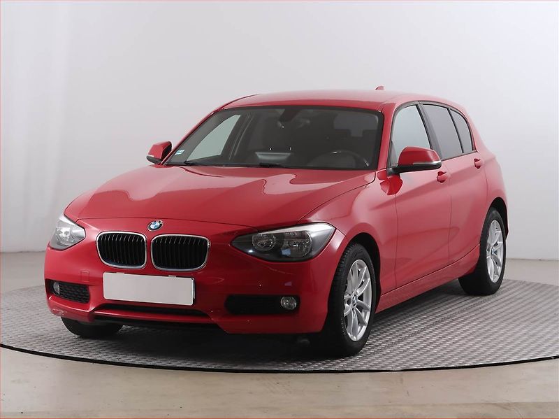 BMW Řada 1 (2014) 114i, Tempomat, Park. senzory - fotka 2 z 16