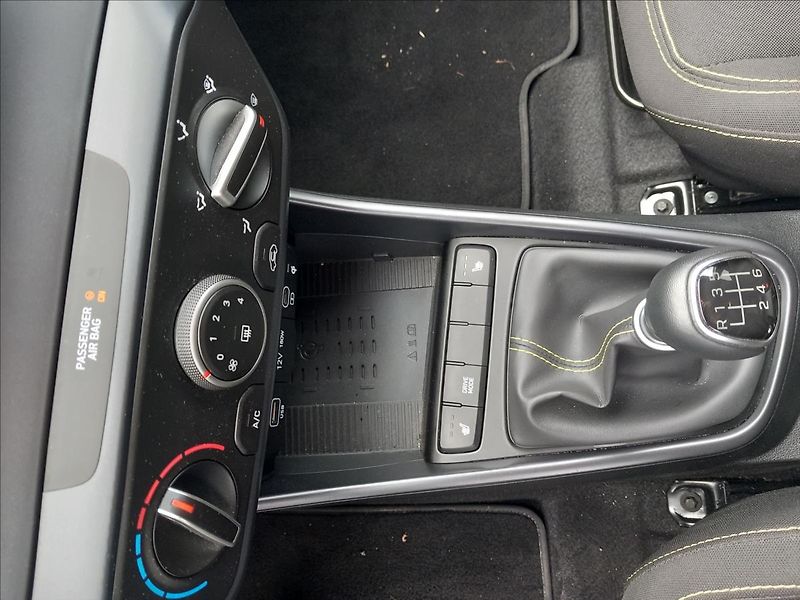 Hyundai i20 1,0 TGDI SMART CLIMATE - fotka 13 z 18
