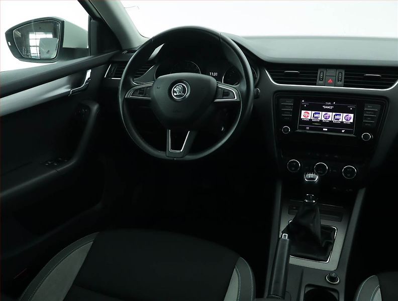 Škoda Octavia (2017) 1.6 TDI, Navi - fotka 7 z 15