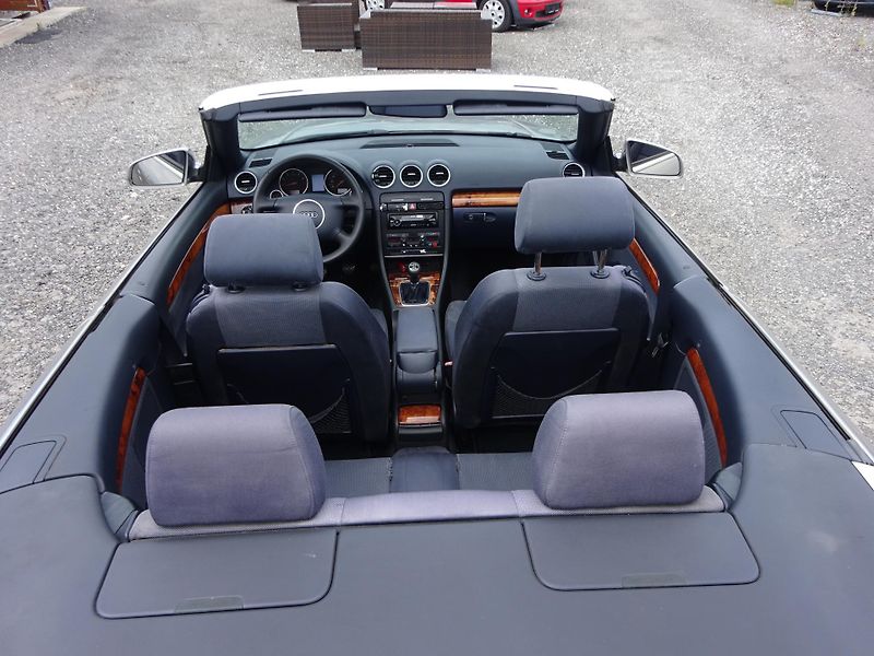 Audi A4 (2003) 1.8T 120kW KABRIO MANUÁL - fotka 6 z 17