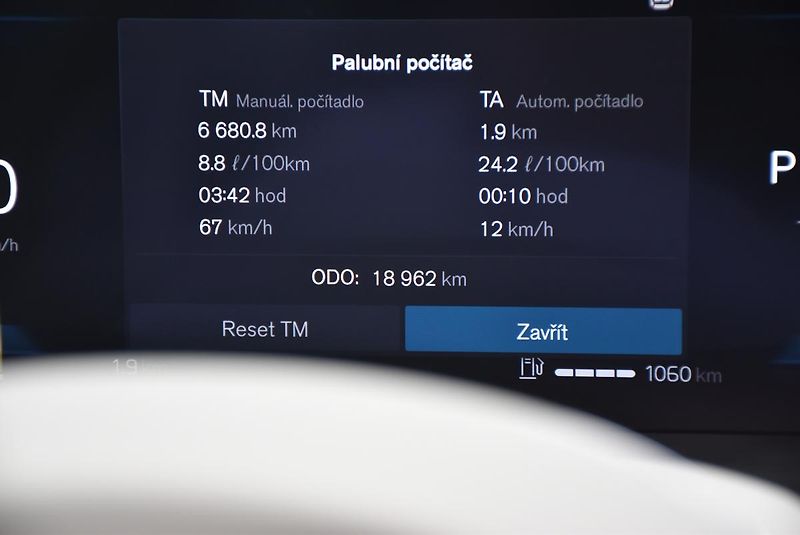 Volvo XC90 B5 AWD ULTIMATE 1.maj. B&W  - fotka 17 z 31