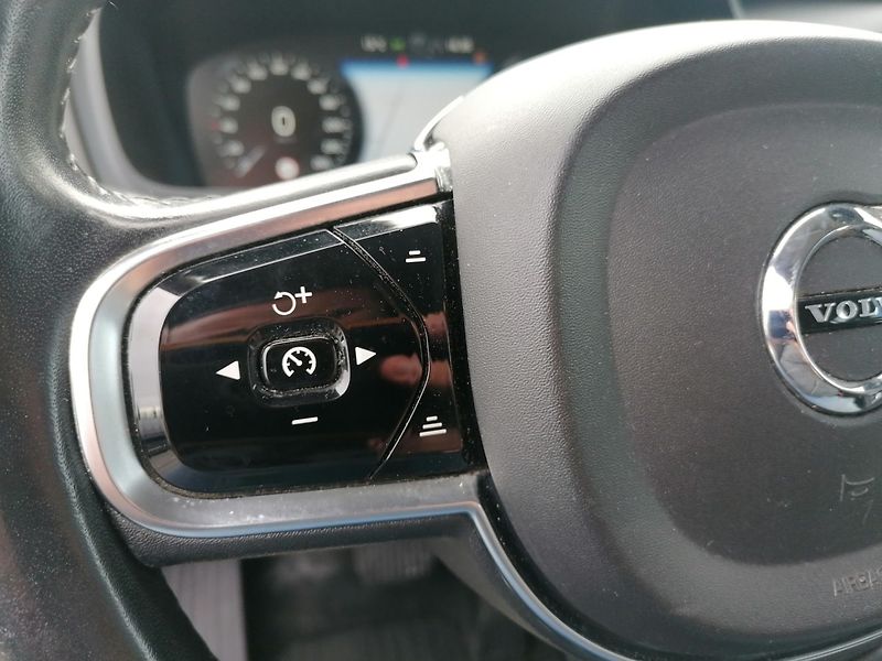 Volvo XC90 (2015) D5 AWD Momentum Head-up - fotka 18 z 21