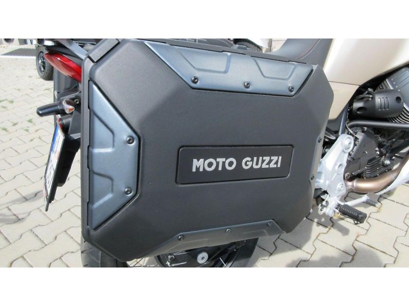 Moto Guzzi (2025) V85 TT Travel e5+ - fotka 5 z 9