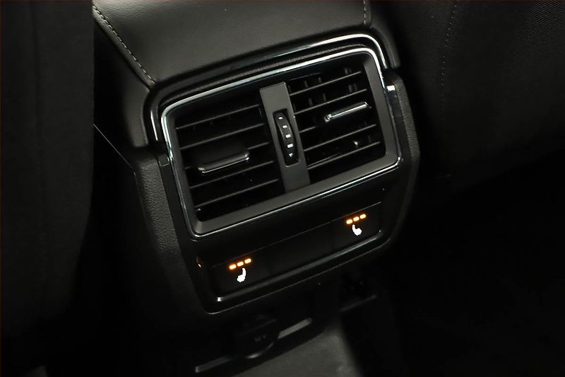 Škoda Karoq (2019) Style 1.6 TDI, Navi, Tempomat - fotka 9 z 15