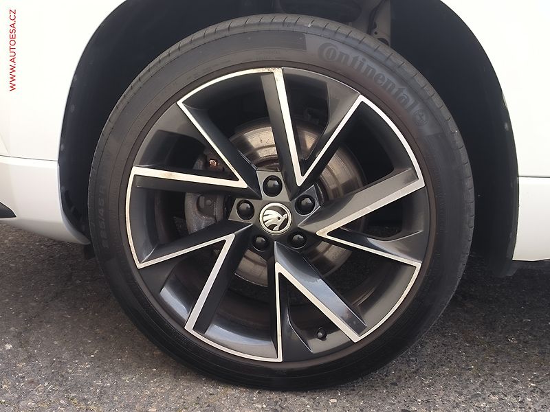 Škoda Karoq (2019) 2.0 TDi 4x4, ČR, SportLine - fotka 25 z 26