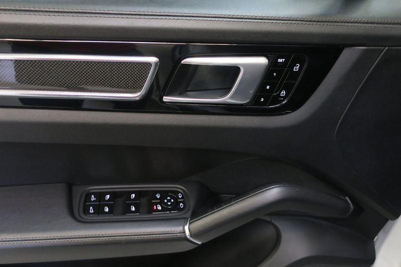 Porsche Cayenne (2019) Coupe 3.0 V6 Tiptronic Vzduch - fotka 11 z 45