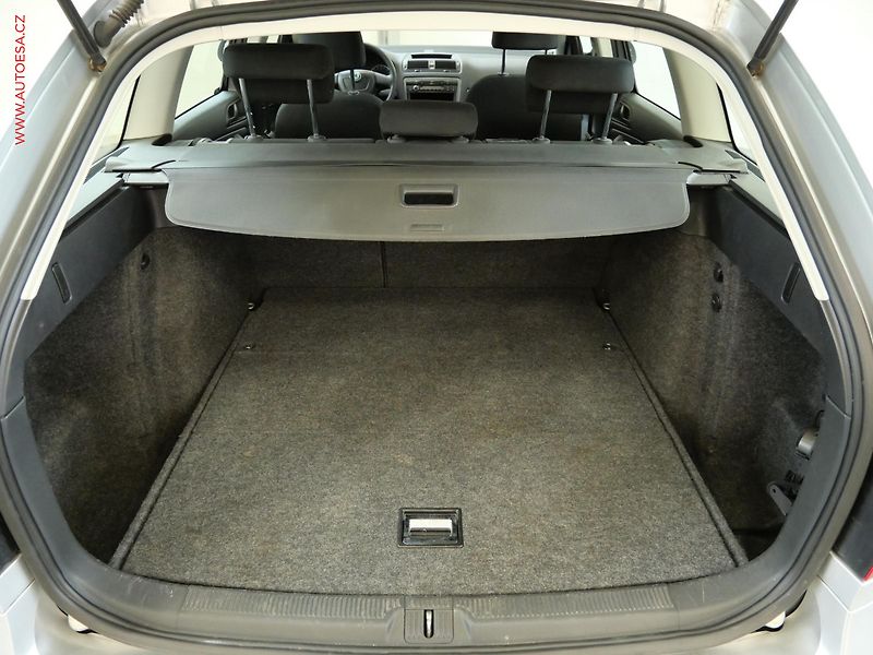 Škoda Octavia (2013) 1.6TDi, ČR, AC, park.asist - fotka 7 z 17