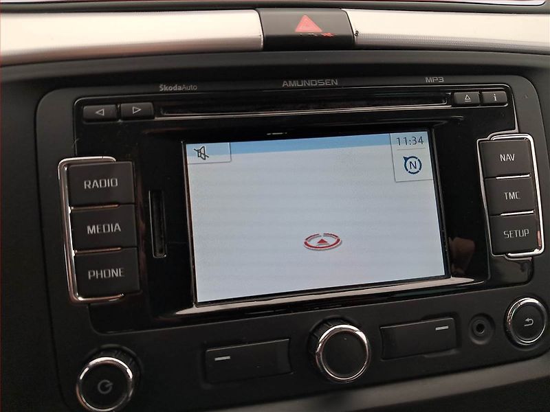 Škoda Superb (2011) Ambition Plus 1.6 TDI, Navi - fotka 19 z 20