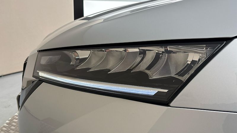Škoda Octavia 2.0 TDI Ambition Combi - fotka 18 z 24