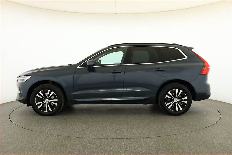 Volvo XC60 (2021) Momentum B4 AWD - fotka 3 z 20