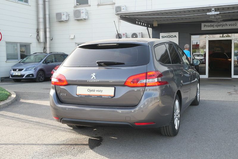 Peugeot 308 - fotka 2 z 6