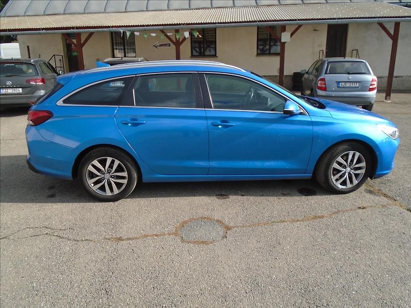 Hyundai i30 1,6 - fotka 5 z 36