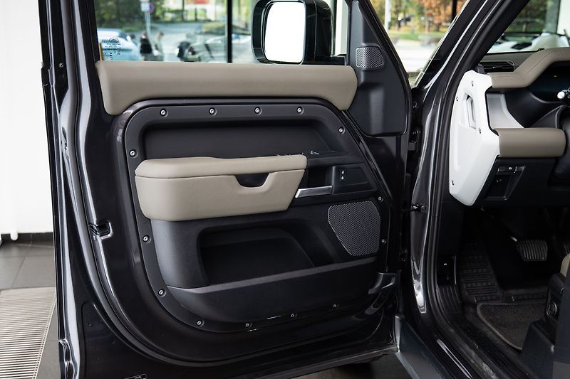 Land Rover Defender 110 D200 - fotka 7 z 23