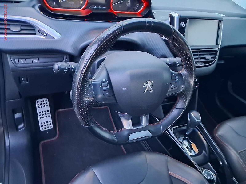 Peugeot 2008 (2019) 1.2 e-THP, GT Line, AT - fotka 13 z 20