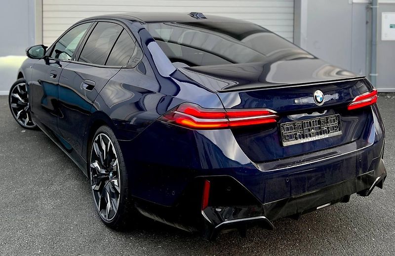 BMW Řada 5 (2024)  HARMAN/KARDON HEAD-UP TAŽNÉ - fotka 6 z 19