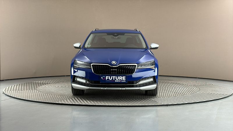 Škoda Superb 2.0 TDI DSG 4x4 Scout Combi - fotka 3 z 33