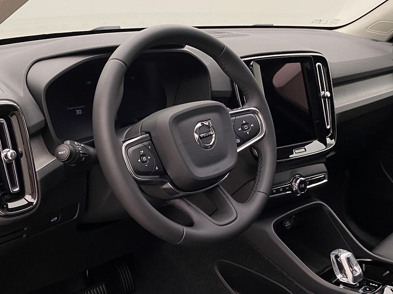 Volvo XC40 (2026) B3 AUT DARK ULTRA - fotka 4 z 66