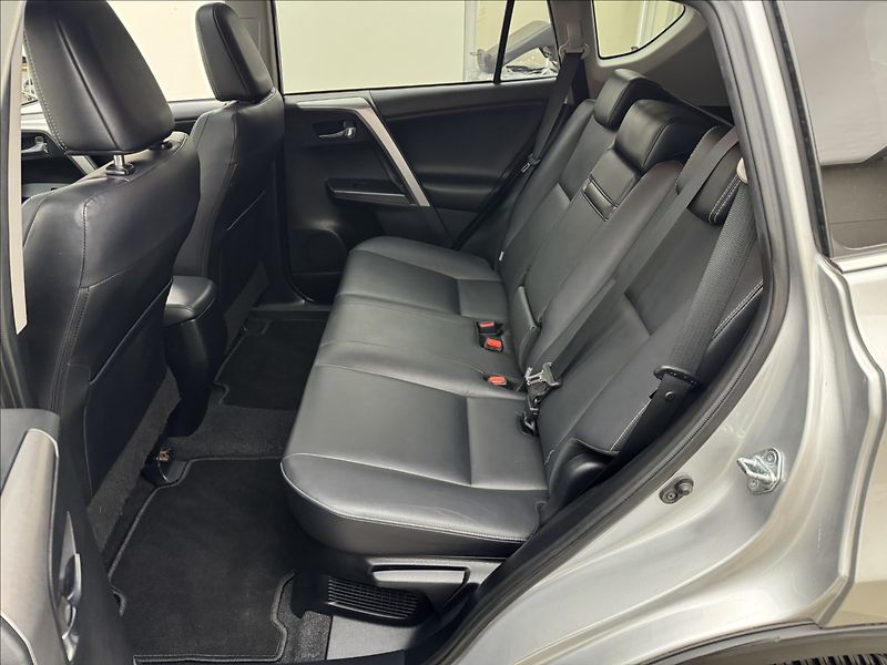 Toyota RAV4 2,5 114kW HYBRID LED KŮŽE 360° - fotka 37 z 45