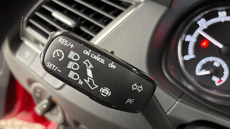 Škoda Fabia 1.0 TSI Ambition Combi - fotka 14 z 23