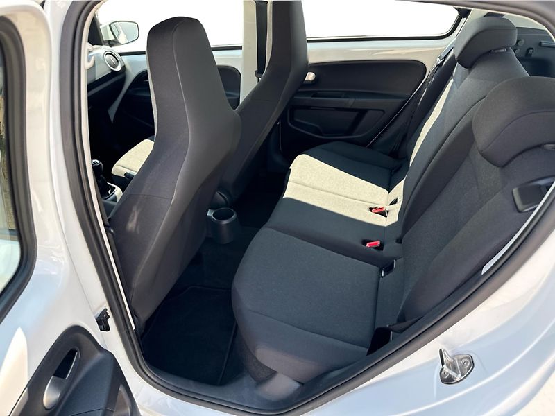 Volkswagen up! 1,0 48kw - fotka 11 z 12