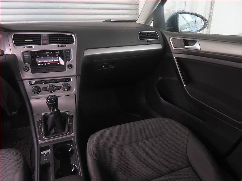 Volkswagen Golf (2015) 1.6 TDI, Tempomat - fotka 8 z 13