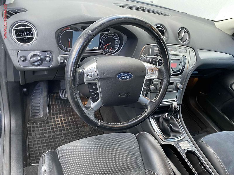 Ford Mondeo (2008) 2.2 TDCi, AC, park.čidla - fotka 13 z 19