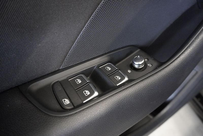 Audi A3 2.0 TFSi 140 kW SPORTBACK  DSG - fotka 12 z 29