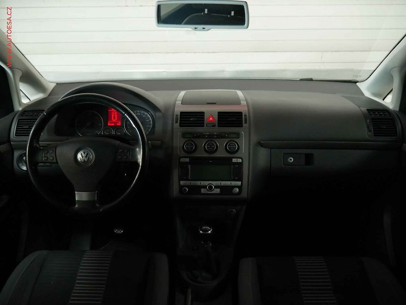 Volkswagen Touran (2009) 1.9 TDI - fotka 8 z 19