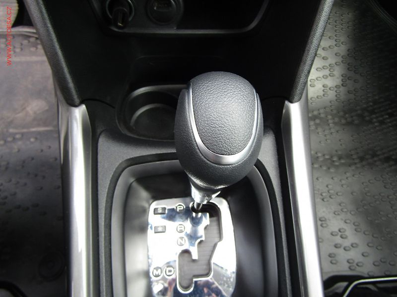 Peugeot 2008 (2019) 1.2 PT, ČR, AT - fotka 17 z 20