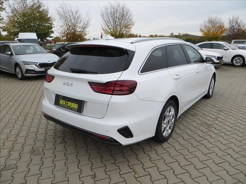 Kia Ceed 1,5 T-GDI 118kW SW Top AUT ČR - fotka 8 z 26
