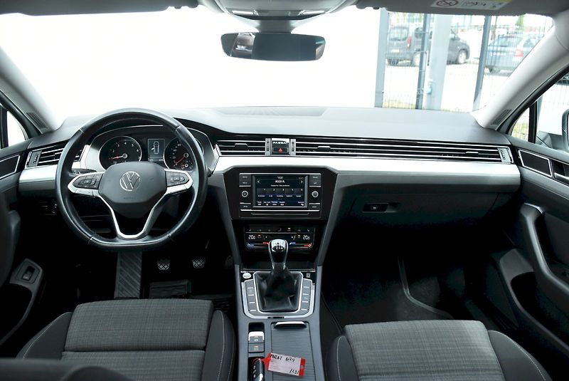 Volkswagen Passat (2021) BUSINESS 1.5 TSI 110kW - fotka 14 z 33