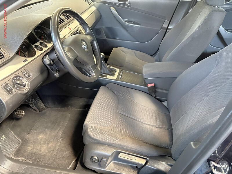 Volkswagen Passat (2007) 1.9 TDi, Comfortline - fotka 9 z 14
