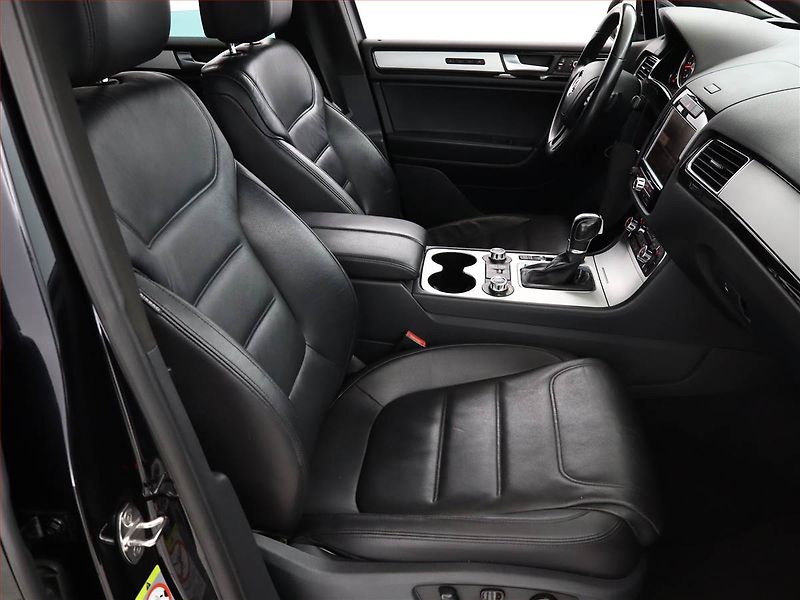 Volkswagen Touareg (2012) Business 3.0 TDI, 4X4 - fotka 7 z 23