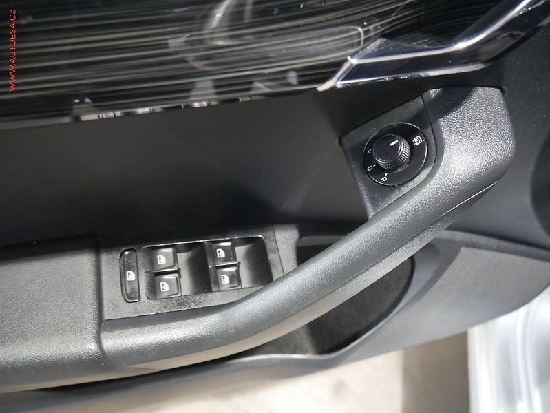 Škoda Octavia (2018) 1.4 TSi, ČR, LED - fotka 11 z 19