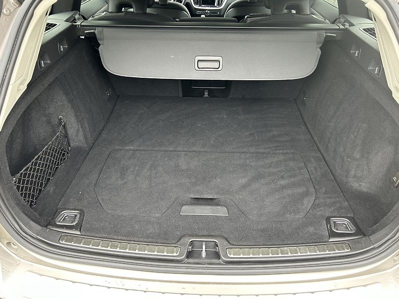 Volvo V60 2.0  B4 4x4 Cross Country PRO - fotka 23 z 25