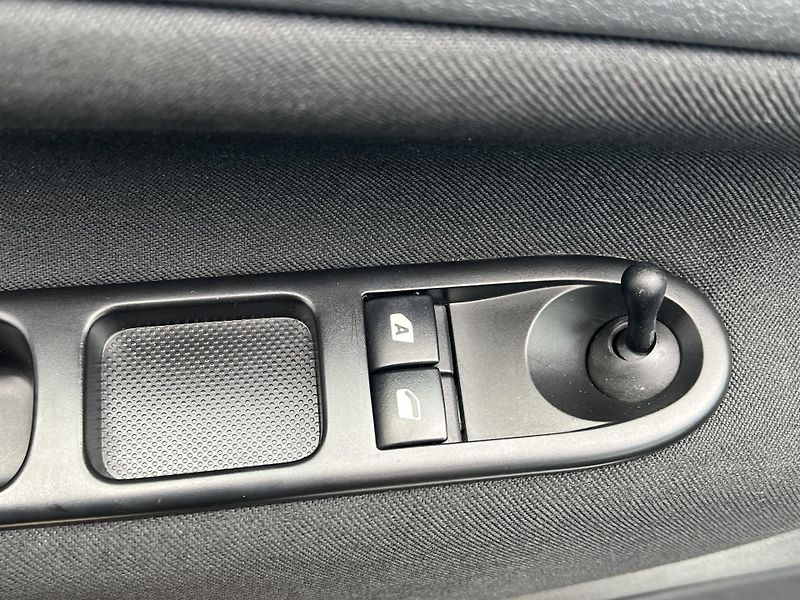 Peugeot 207 (2011) 1,4i 54kW SW - fotka 16 z 28