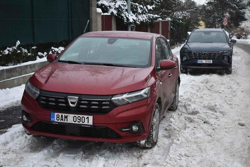 Vyzkoušeli jsme, za jak se promrzlý interiér aut vyhřeje na dvacet stupňů Celsia