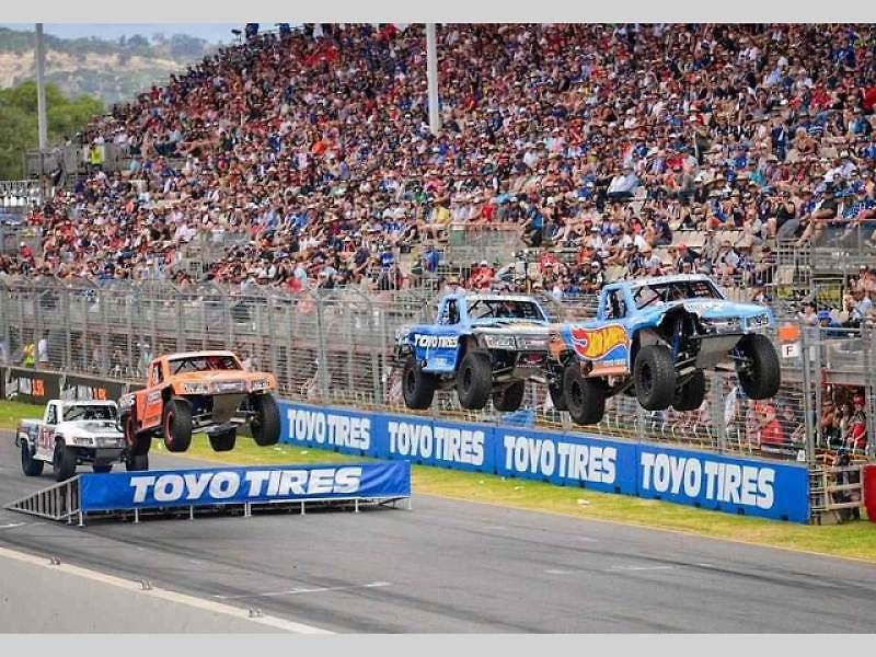 Závody Stadium Super Trucks.