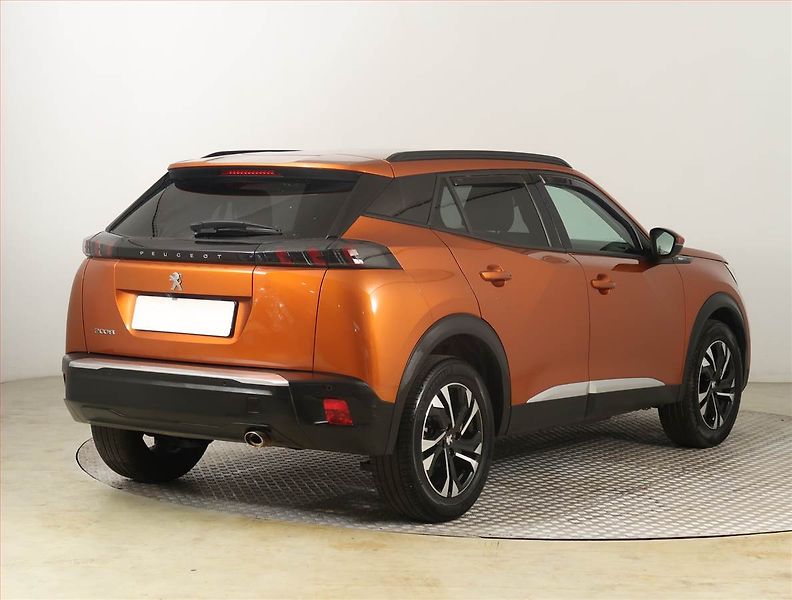 Peugeot 2008 (2020) 1.2 PureTech, Kůže, Tempomat - fotka 5 z 21