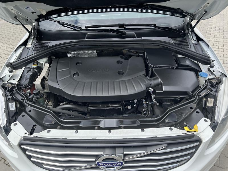 Volvo XC60 2,4 AWD D4 Summum 1.maj.  - fotka 53 z 56
