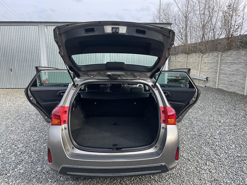 Toyota Auris 1.8i 16v HYBRID AUT NAVI CAM!! - fotka 141 z 166