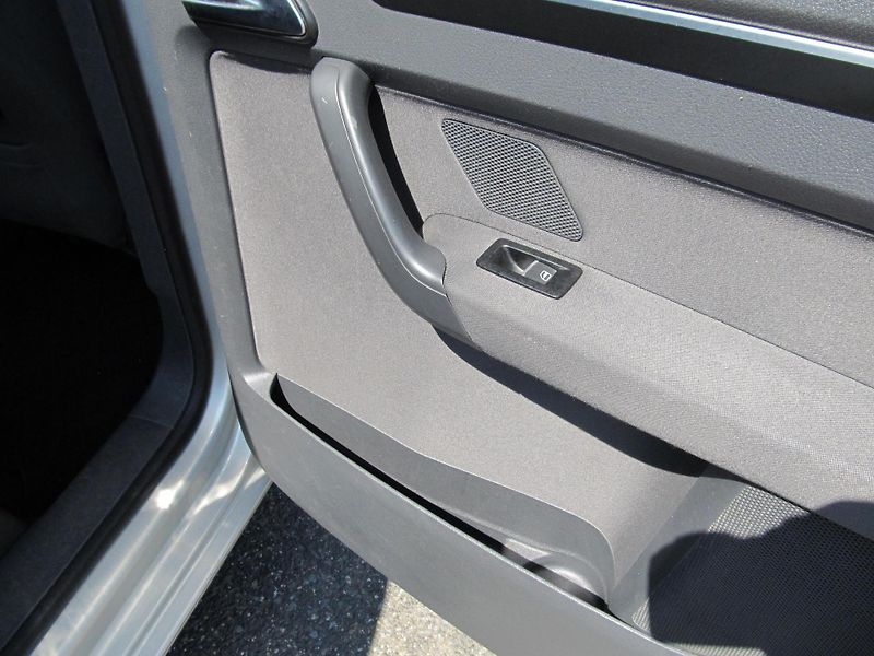 Volkswagen Touran (2011) 2.0TDI 7 míst  - fotka 49 z 60