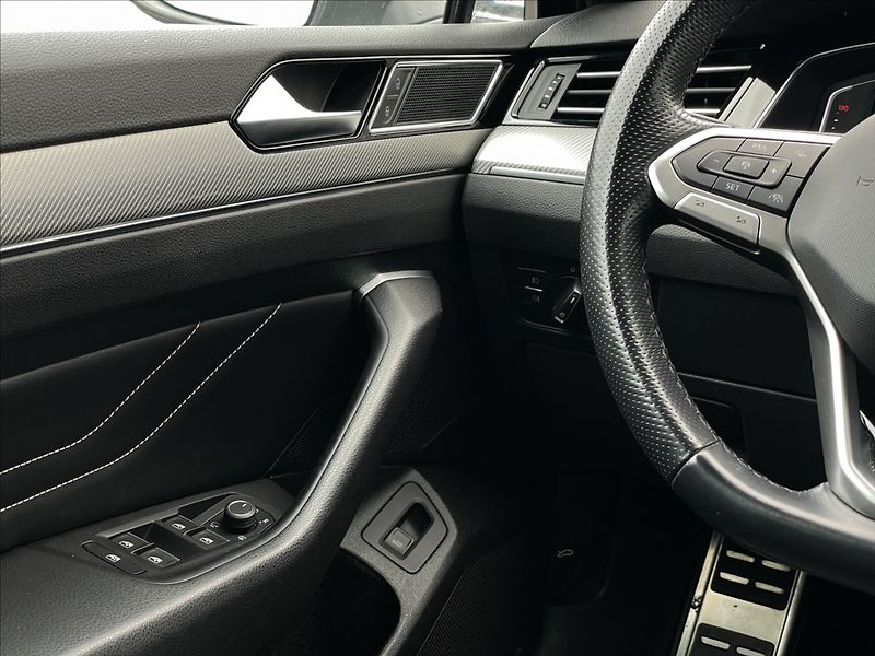Volkswagen Passat 2,0 TDI 4MOT DSG RLine  Varian - fotka 14 z 24