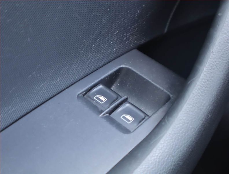 Škoda Rapid (2015) Spaceback 1.6 TDI, Automat - fotka 15 z 17